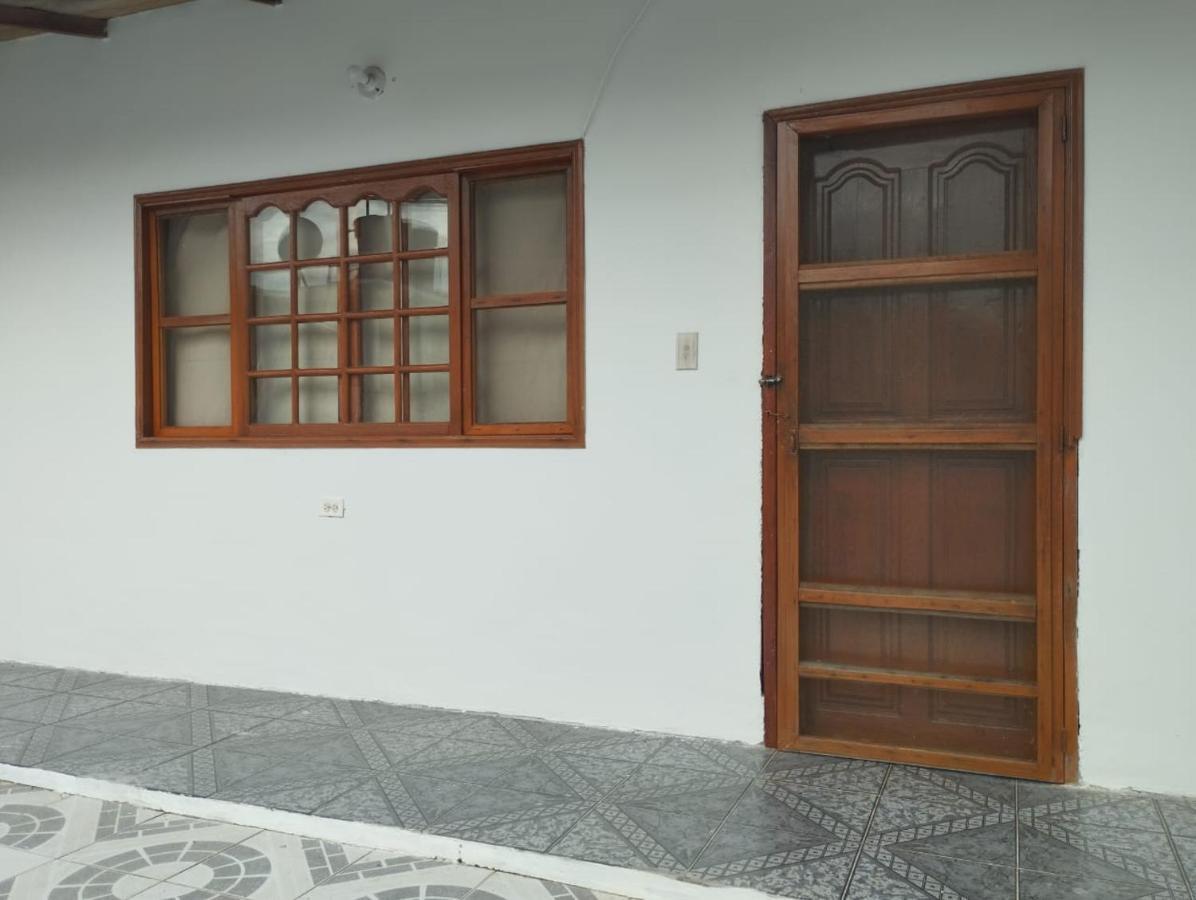 Leticias Guest House Extérieur photo