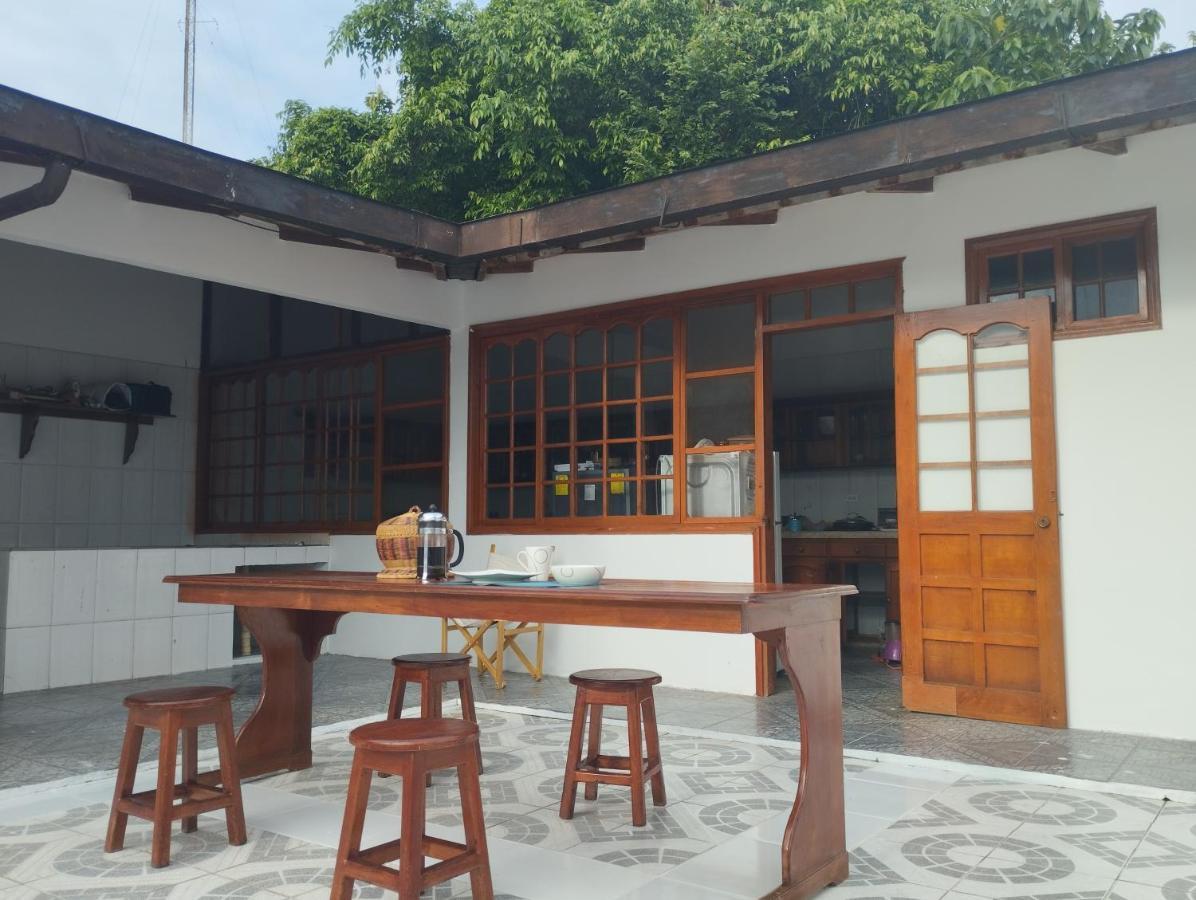 Leticias Guest House Extérieur photo