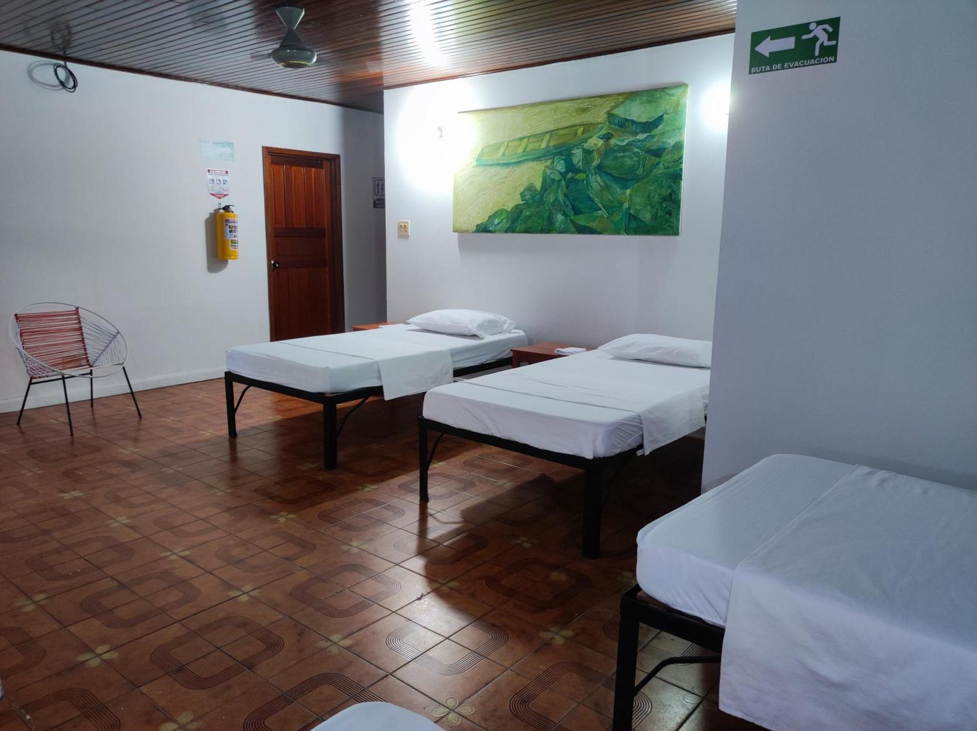 Leticias Guest House Extérieur photo