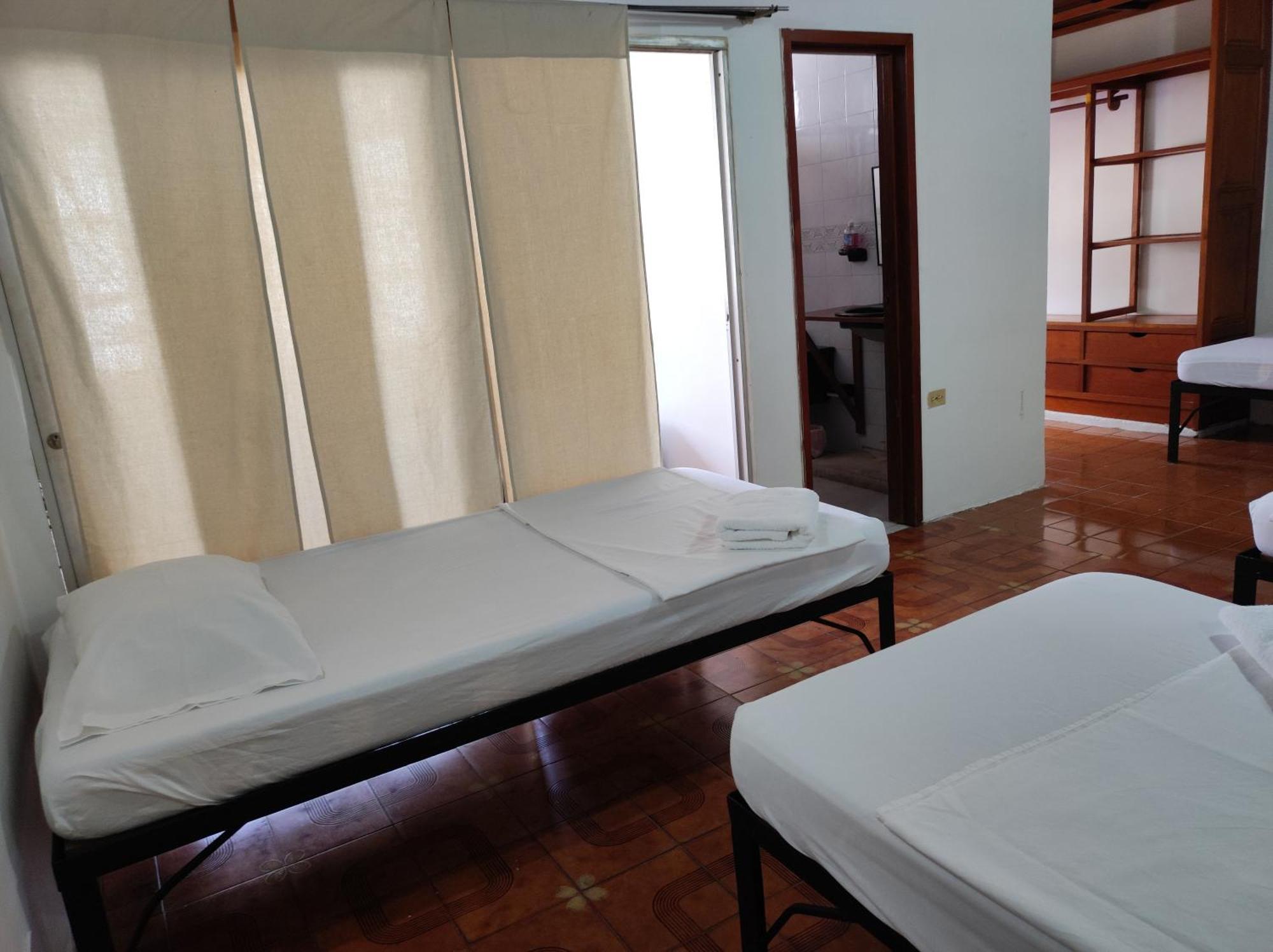 Leticias Guest House Extérieur photo