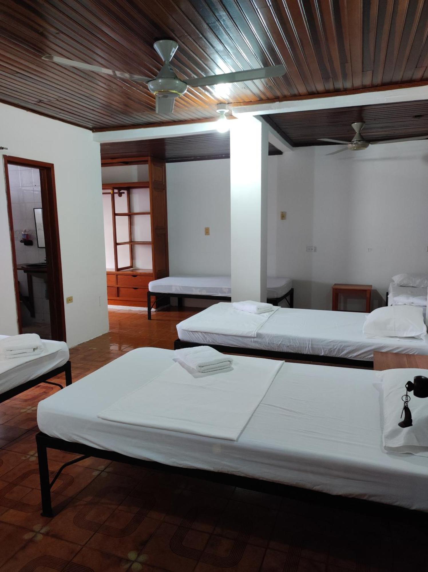 Leticias Guest House Extérieur photo